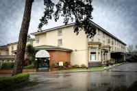 The Regency Hotel Hotels near Bridge 20, North Stratford Canal