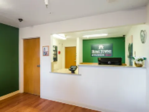 ホームタウン スタジオズ デンバー - ソーントン バイ レッド ルーフ ソーントンのホテル