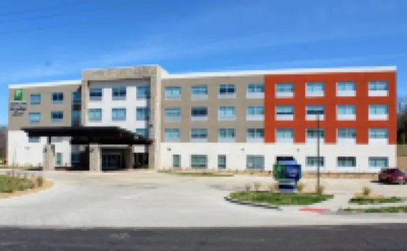 홀리데이 인 익스프레스 & 스위트 워렌스버그 노스 바이 IHG