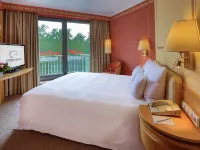 Parc Belair Hotels near Constitution Square
