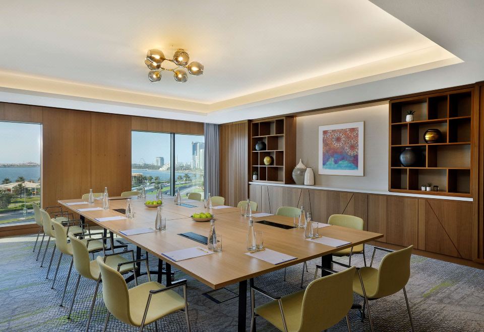 1. 더블트리 바이 ..