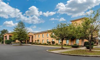 Quality Inn & Suites Benton - Draffenville