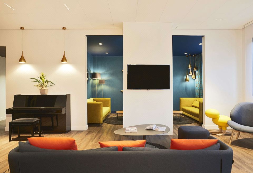 Kyriad Bezons - La Defense Over view