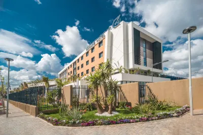 Golden Tulip Royaume Отели в г. 