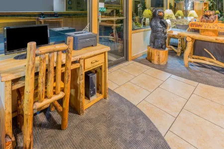 Days Inn by Wyndham Black Bear Отели в г. Силвертон