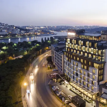 Mövenpick Hotel Istanbul Golden Horn Отели рядом с достопримечательностью «Байрампаша»