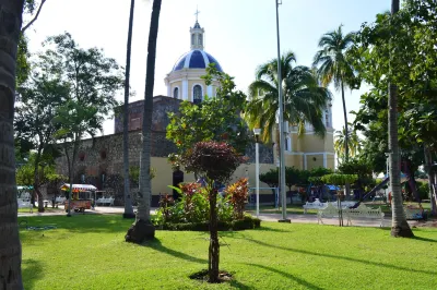 Concierge Plaza la Villa Hotels near Parque El Triangulito