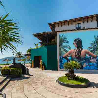 Thompson Zihuatanejo, A Beach Resort by Hyatt Hotel Exterior