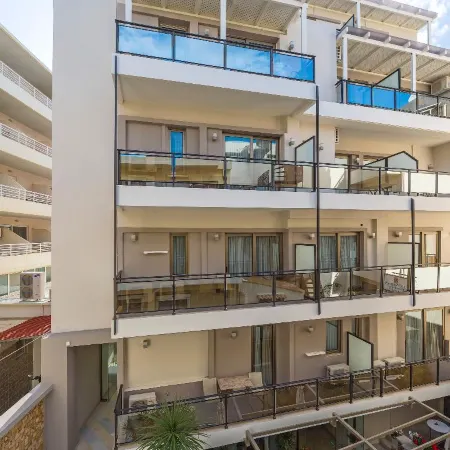 Leonidas Hotel & Apartments