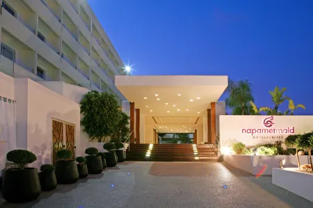 Napa Mermaid Hotel & Suites Отели рядом с достопримечательностью «Ayia Napa Square»