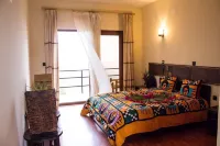 Cliff Edge Hotel - Lalibela - parking
