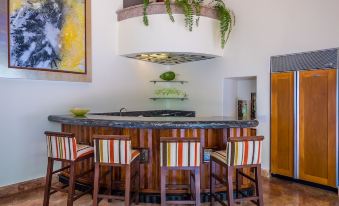Penthouse for Rent with Ocean, Beach and Tropical Forest Views - Housity