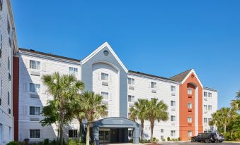 Candlewood Suites Charleston - Northwoods