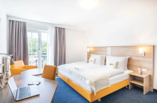 أكورا داسلدورف ليفينج ذا سيتي Hotels near هولتهاوزِن