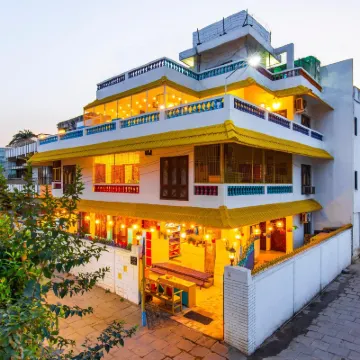 Gostops Lite Varanasi Hotels near Dashashwamedh Ghat