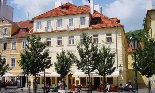 Hotel At the Golden Scissors