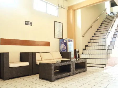 Hotel Sumber Waras Отели рядом с достопримечательностью «Statue of Prince Diponegoro»