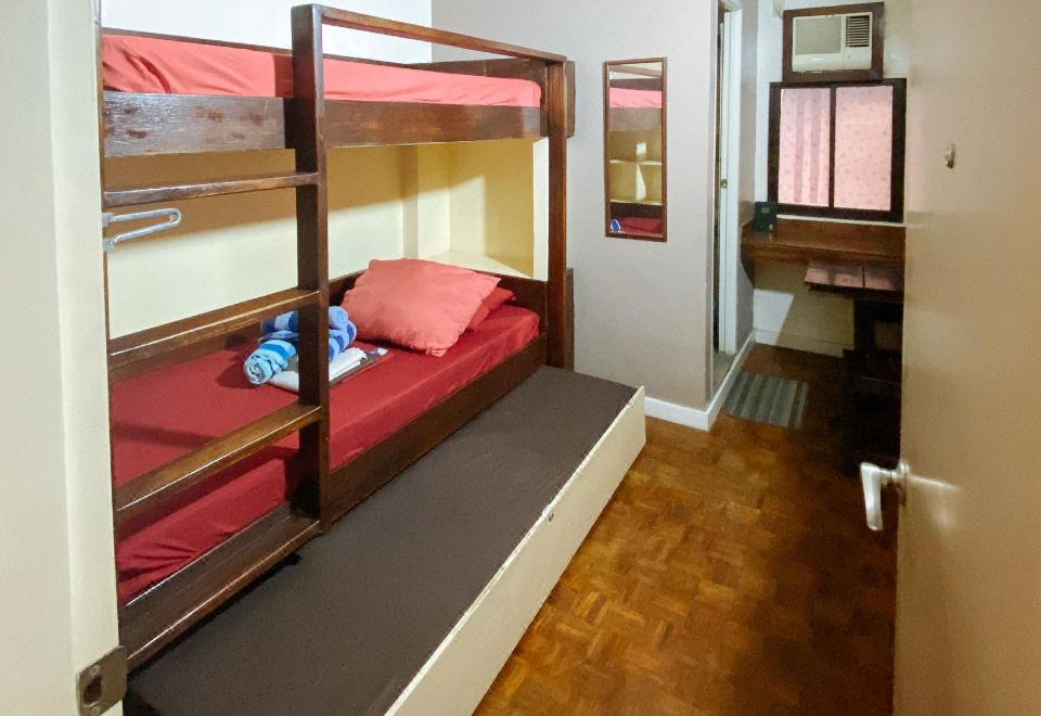 RedDoorz @ Sukitel Budget Hotel Nasugbu - Housity