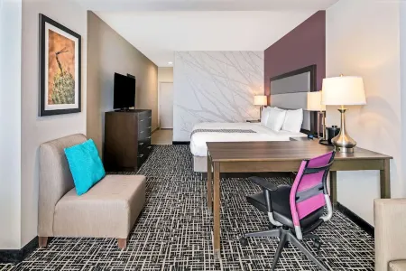 La Quinta Inn & Suites by Wyndham McAllen la Plaza Mall