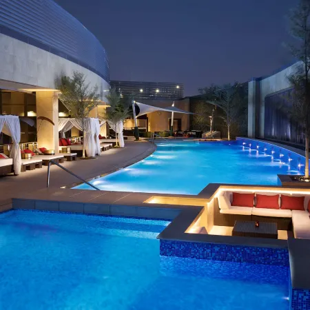 AlRayyan Hotel Doha, Curio Collection by Hilton