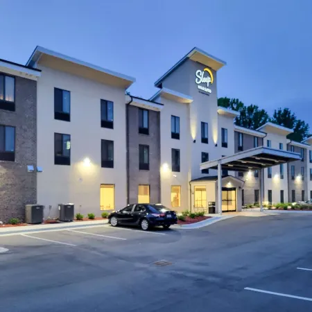 Sleep Inn Greensboro - Coliseum Area Отели рядом с достопримечательностью «Торговый центр Four Seasons»