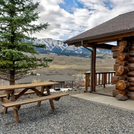 Roosevelt Hotel - Yellowstone