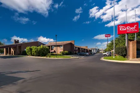 Red Roof Inn & Suites Lexington – Hamburg