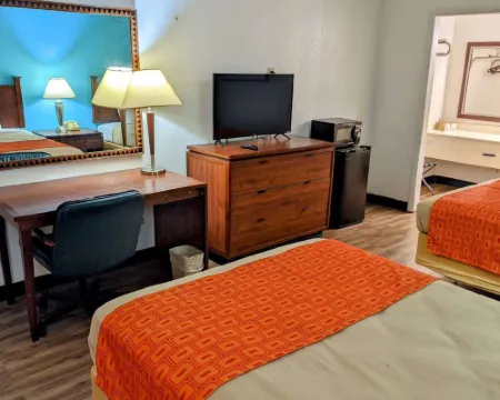 Howard Johnson by Wyndham Hannibal Hotels in Ralls County