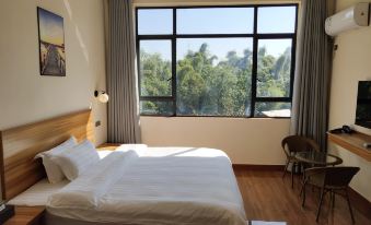 Yangshuojiangbian Inn