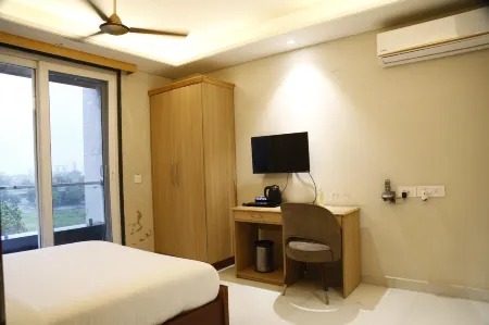 Jaiminis Landmark Отели рядом с достопримечательностью «Храм Йогмайи»