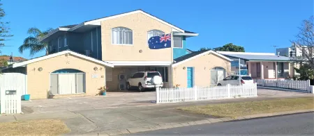 Palm Beach Guest House Отели в г. Рокингем