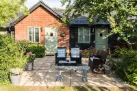 The Foxes Den Coffee House and Rooms Hotels in Stoke-by-Nayland