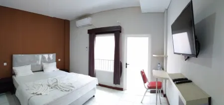 Bandengan Beach Hotel Отели в г. Jepara Regency