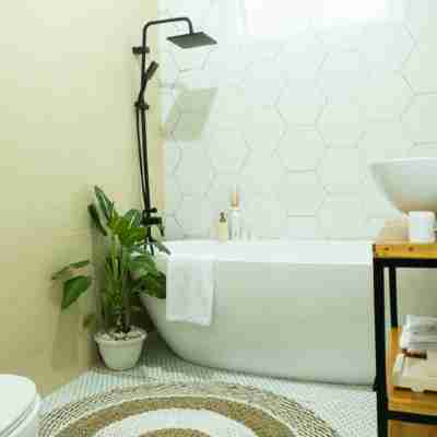 YellowHouse: Modern Villa w/Pool - Central Loc. Rooms