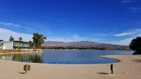 The Nautical Beachfront Resort - Beach