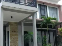 3 Bedroom at Villa Kusuma Pinus M3 by N2K Hotels in Pesanggrahan