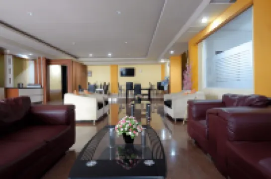 RedDoorz Plus @ Cameloan Hotel Palu