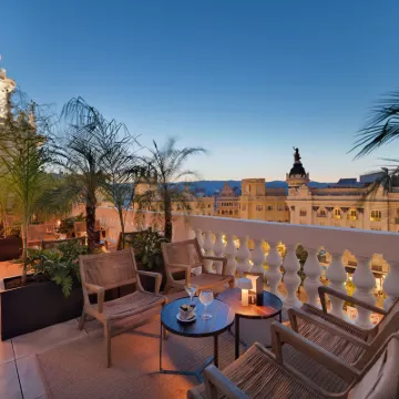 H10 Palacio Colomera Hotels near Vial Norte