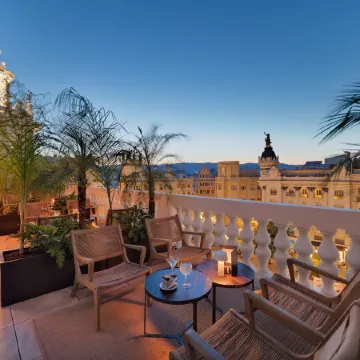 H10 Palacio Colomera Отели рядом с достопримечательностью «Синагога»
