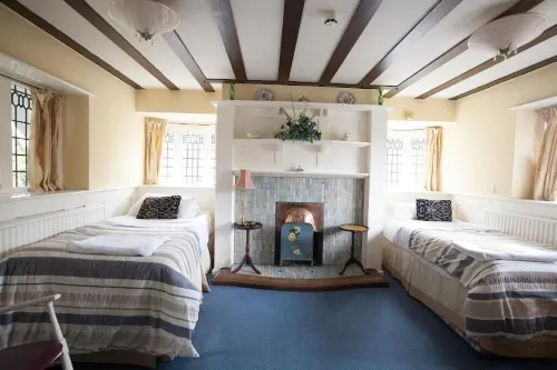 Barons Court Hotel Hotels in Himley