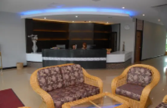 Queen Hotel - parking
