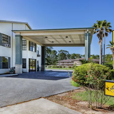 Super 8 by Wyndham Kinder/Coushatta Near Casino