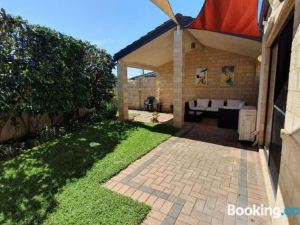 Comfortable 2 Bedroom with Serene Garden