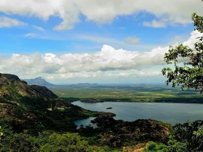 Manis Home Stay Valparai Hotels near Waterfall tea estate view point