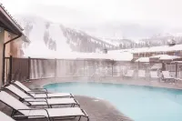 Mammoth Mountain Inn - Pools