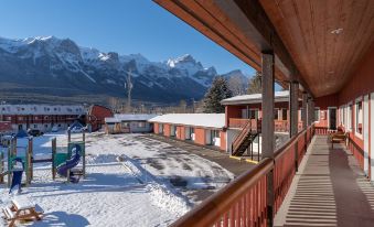 Rocky Mountain Ski Lodge