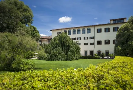 Four Seasons Hotel Firenze Отели рядом с достопримечательностью «San Felice in Piazza»