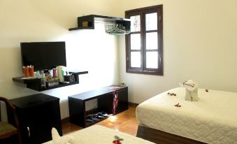 Le Petit Hanoi Hotel