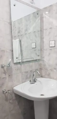 The Guest House Near to Airport Отели рядом с Аэропорт Лахор