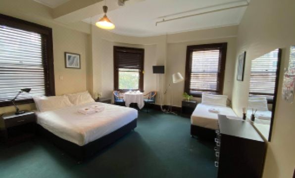 3. 디 옥시덴탈 호..